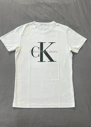 T-shirt blanc Calvin Klein S, marca: Calvin Klein, estado: Muito bom, tamanho: S, €10.00, €11.20 inclui Proteção do Comprador