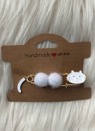 Alfinete dourado de gato branco com pompons, marca: Miminhos4all, estado: Nuevo sin etiquetas, 3,50 €, 4,38 € Protección al comprador Pro incluida