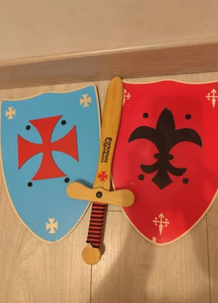 2 boucliers et 1 épée, brand: sans marque, condition: Satisfactory, size: 3 years / 98 cm, €12.00, €13.30 includes Buyer Protection