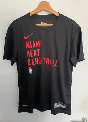 🏀 Nike NBA Miami Heat Dri-Fit T-Shirt – Size L, merk: Nike, staat: Nieuw met prijskaartje, maat: L, € 30,00, € 32,20 inclusief Kopersbescherming