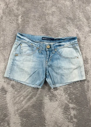 Short en jean mix sixty bleu claire taille 26 (S) très bon état, marque: Miss Sixty, état: Très bon état, taille: S / 36 / 8, 5,00 €, 5,95 € Protection acheteurs incluse