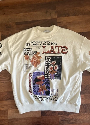 Bershka Graphic Oversized Crewneck Size S, brand: Bershka, condizioni: Nuovo senza cartellino, taglia: S / IT 40 / EU 36, €20.00, €21.70 include la Protezione acquisti