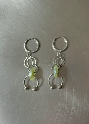 Iridescent Green Button Metallic Earrings, marque: Fait Main, état: Très bon état, 17,00 €, 18,55 € Protection acheteurs incluse