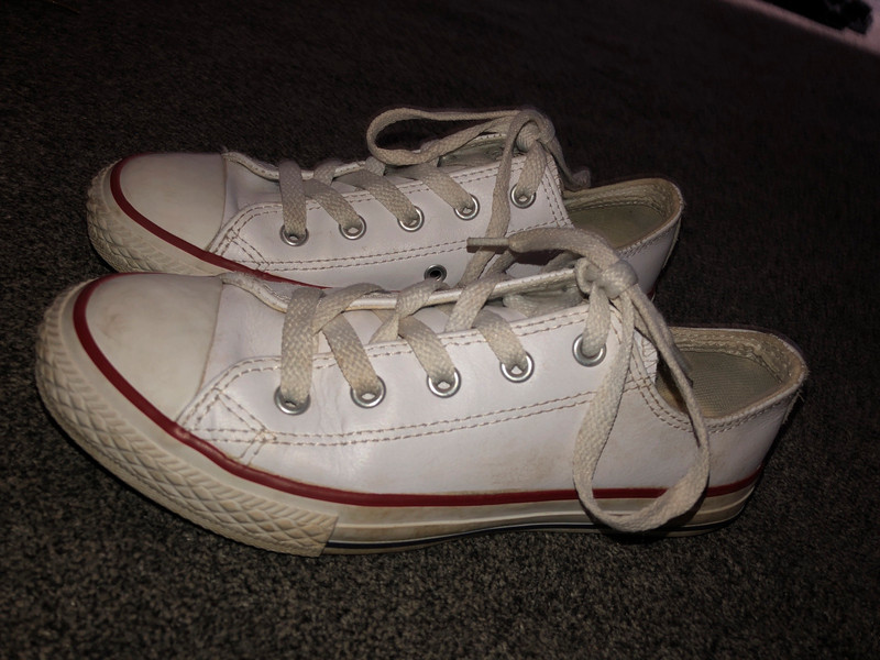 White leather store converse size 2