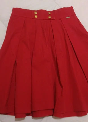 Gonna rossa a ruota vita alta con bottoni oro Sarah Chole taglia 42, made in Italy, brand: Sarah Chole, condizioni: Ottime, taglia: M / IT 42 / EU 38, €7.00, €8.05 include la Protezione acquisti