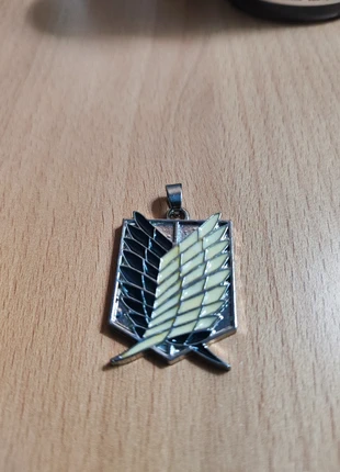 Colgante Attack on Titan, marca: Local, estado: Novo sem etiquetas, €1.60, €2.38 inclui Proteção do Comprador