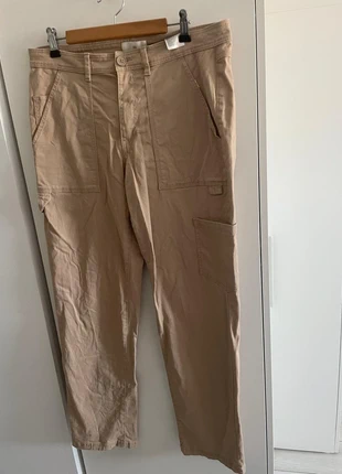 Pantalones marrones tipo cargo. Talla 42. H&M, brand: H&M, condizioni: Ottime, taglia: XL / IT 46 / EU 42, €14.00, €15.40 include la Protezione acquisti