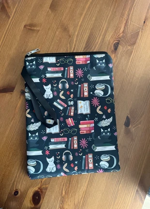 Pochette livre avec chat, brand: Fait Main, condizioni: Nuovo senza cartellino, €10.00, €11.20 include la Protezione acquisti