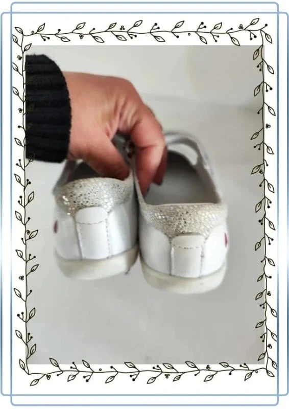 chaussures blanches gbb taille 31, quelques traces - photo numéro 4