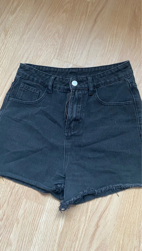 Lot 2 short 3