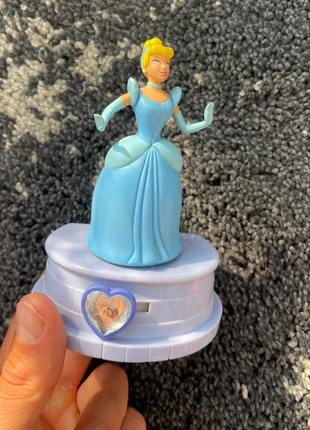 Figurine Cendrillon Disney, marque: Disney, état: Très bon état, taille: Taille unique, 2,50 €, 3,33 € Protection acheteurs incluse