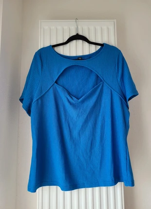 T-shirt bleu, merk: Shein, staat: Heel goed, maat: 6XL / 52 / 24, € 6,00, € 7,00 inclusief Kopersbescherming
