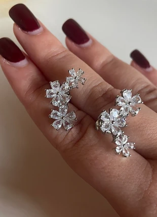 Orecchini com fiori, colore argento, in acciaio, brand: INOX, condizioni: Nuovo senza cartellino, €5.00, €5.95 include la Protezione acquisti