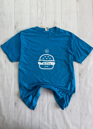 T-shirt bleu MANA Summer BBQ 2018, logo burger blanc, coupe unisexe classique., marque: Fruit of the Loom, état: Très bon état, taille: M, 15,00 €, 16,45 € Protection acheteurs incluse
