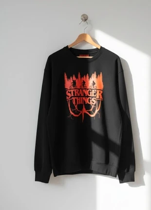 Sudadera Stranger Things negra – unisex, logo rojo original, nueva y cálida, marca: Original, estado: Novo sem etiquetas, tamanho: XXL, €31.90, €34.20 inclui Proteção do Comprador