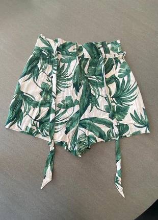 Short H&M 34 floral , marke: H&M, zustand: Sehr gut, größe: XS / 34 / 6, 8,00 €, 9,10 € inklusive Vinted-Käuferschutz