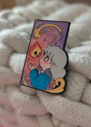 pin's Ghibli le château ambulant Calcifer, marke: Ghibli, zustand: Neu, 2,98 €, 3,83 € inklusive Vinted-Käuferschutz
