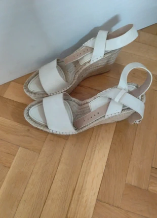 Cuñas de esparto, de tacón alto, blancas, de Zara.Talla 39., brand: Zara, condizioni: Ottime, taglia: 39, €10.00, €11.20 include la Protezione acquisti