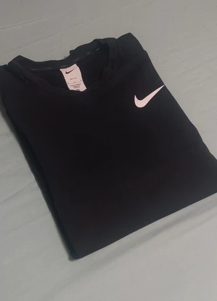 Pull Nike noir M, marque: Nike, état: Très bon état, taille: M, 15,00 €, 16,45 € Protection acheteurs incluse