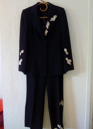 Tailleur veste pantalon noir à rayures taille 40/42, brand: Surabaya, condition: Very good, size: L / 40 / 12, €30.00, €32.20 includes Buyer Protection