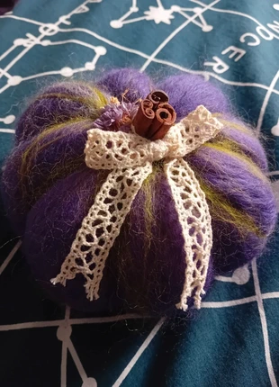 Jolie citrouille violette, dentelle et bâton de cannelle, merk: Fabrication Artisanale, staat: Heel goed, € 4,00, € 4,90 inclusief Kopersbescherming