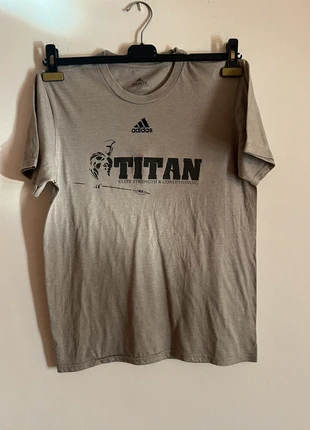 T-shirt Adidas, marca: adidas, estado: Muy bueno, tamaño: S, 8,00 €, 9,10 € Protección al comprador incluida