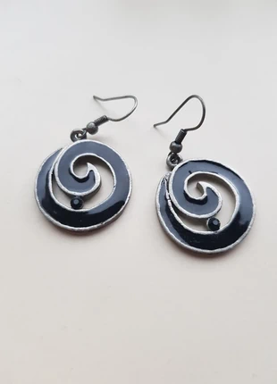 Zwart zilver oorbellen met glanzende coating, merk: Vintage Dressing, staat: Heel goed, € 7,00, € 8,05 inclusief Kopersbescherming