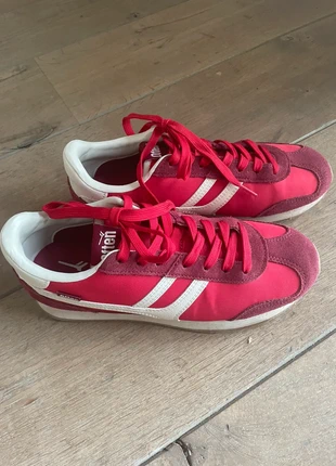 Nieuwe sneakerss, marque: OFTEN, état: Neuf sans étiquette, taille: 37, 10,00 €, 11,20 € Protection acheteurs incluse