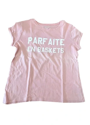 T-shirt Kiabi rose avec flocage "Parfaite en baskets" taille 12ans fille, marke: Kiabi, zustand: Gut, größe: 12 Jahre / 152, 3,00 €, 3,85 € inklusive Vinted-Käuferschutz