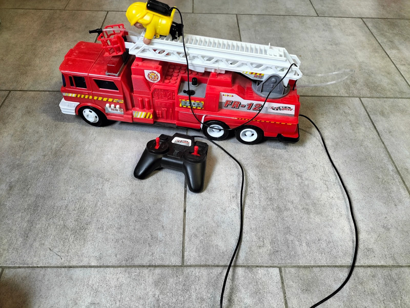 Jouet camion de pompier télécommandé
