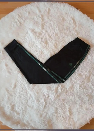 Pantalon jogging adidas noir à rayures vertes taille XS logo brodé, merk: adidas, staat: Heel goed, maat: XS, € 10,40, € 11,62 inclusief Kopersbescherming