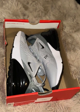 🆕 Nike Air Max 270 Taille Enfant 4Y = 36 – Wolf Grey (Neuves) 👟, merk: Nike, staat: Nieuw met prijskaartje, maat: 36, € 49,99, € 53,19 inclusief Kopersbescherming