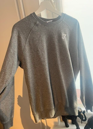 Donker grijze gymshark trui, marca: Gymshark, estado: Muito bom, tamanho: M, €30.00, €32.20 inclui Proteção do Comprador