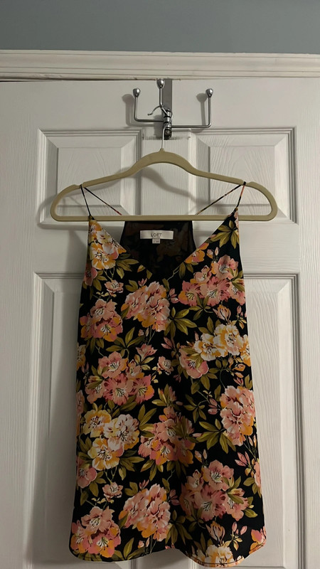 LOFT Black Floral V Neck Tank- Like new 4