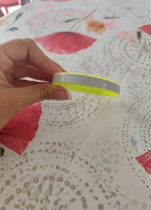 Bracelet fluo adulte, marca: sans marque, estado: Muito bom, €2.00, €2.80 inclui Proteção do Comprador