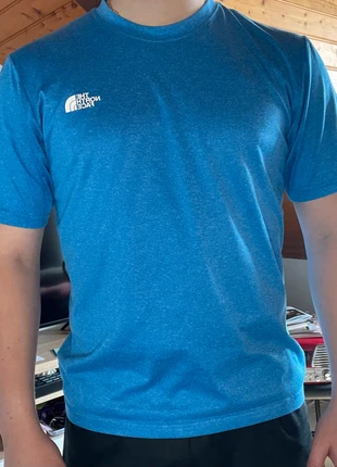 Très joli t-shirt The North Face Bleu, brand: The North Face, condizioni: Ottime, taglia: S, €15.00, €16.45 include la Protezione acquisti