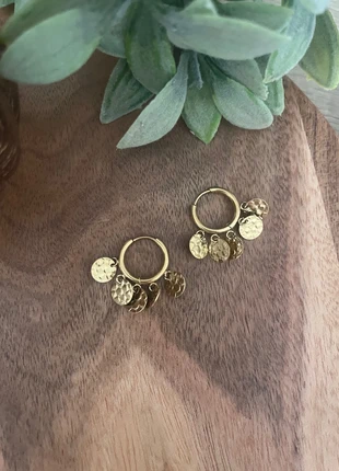 Paire de boucles d’oreilles créole dorée pampille ronde effet martelé acier inoxydable, marke: Boutique indépendante, zustand: Neu, 6,20 €, 7,21 € inklusive Vinted-Käuferschutz