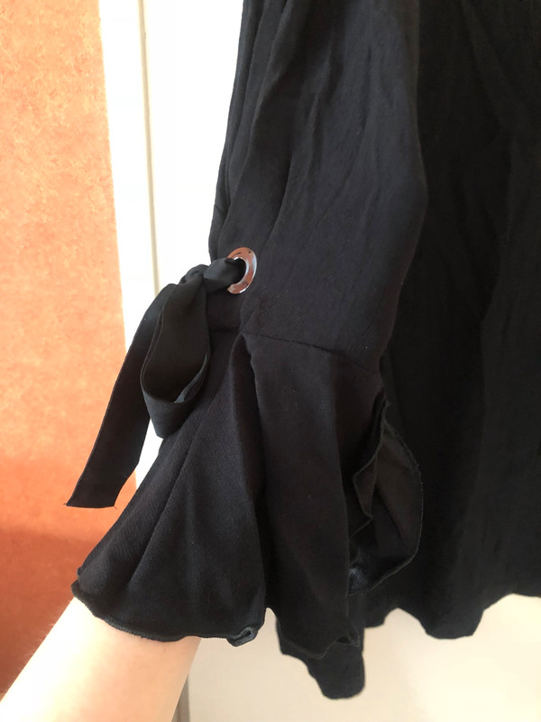 Robe mango noire neuve avec œillets taille M 3