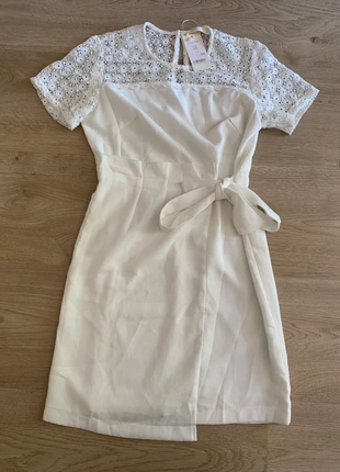 Robe blanche écru avec dentelle et noeud de serrage Lovie&Co femme taille L neuve avec étiquette, marque: Lovie & Co, état: Neuf avec étiquette, taille: L / 40 / 12, 33,00 €, 35,35 € Protection acheteurs incluse