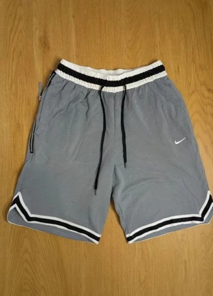 Short Gris Nike | Taille S | Très bon état, brand: Nike, condition: Very good, size: S, €14.40, €15.82 includes Buyer Protection Pro