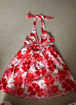 Red & White Floral Dress, marque: Shein, état: Neuf sans étiquette, taille: L / 40 / 12, 10,00 €, 11,20 € Protection acheteurs incluse