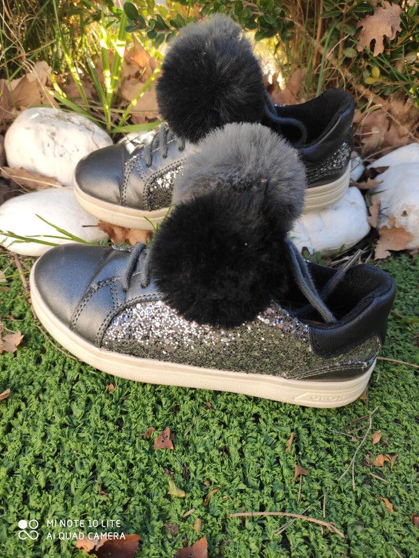 Sneakers con sales pon pon