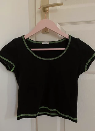 Top Noir avec Coutures Vertes, brand: Brandy Melville, condition: Very good, size: One size, €3.00, €3.85 includes Buyer Protection