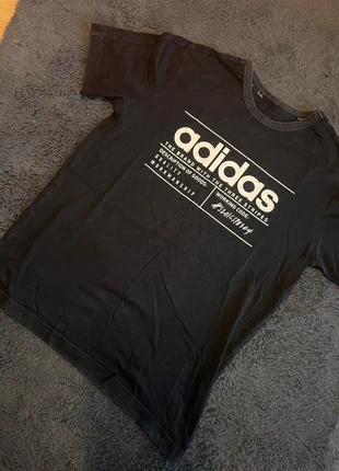 Adidas Graphic Tee, marque: adidas, état: Très bon état, taille: XS, 5,00 €, 5,95 € Protection acheteurs incluse