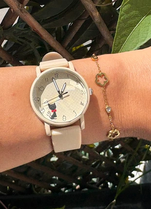 Montre tendance pour femme à motif bracelet en silicone résiste à l’eau, marque: Boutique Parisienne, état: Très bon état, taille: Taille unique, 10,00 €, 11,20 € Protection acheteurs incluse