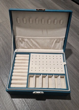 Donkergroene sieraden doos met verschillende (verborgen) vakjes, marque: geen, état: Bon état, 15,00 €, 16,45 € Protection acheteurs incluse