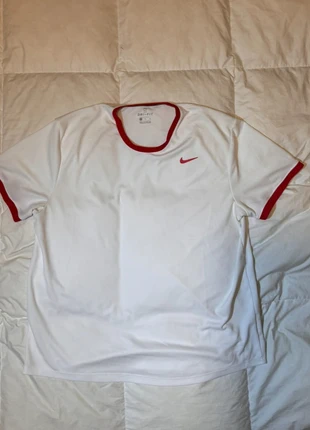 Nike Court Withe T-Shirt, merk: Nike, staat: Heel goed, maat: XL, € 12,00, € 13,30 inclusief Kopersbescherming