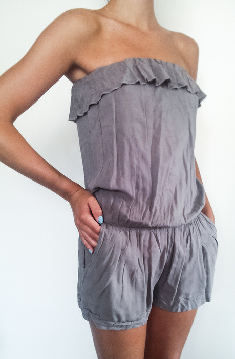 Combishort bustier a volants taupe 1
