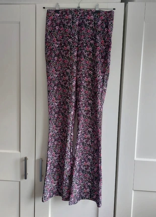 Flared bloemenbroek – Wibra – maat M 🌸, merk: Wibra, staat: Nieuw zonder prijskaartje, maat: M / 38 / 10, € 3,99, € 4,89 inclusief Kopersbescherming