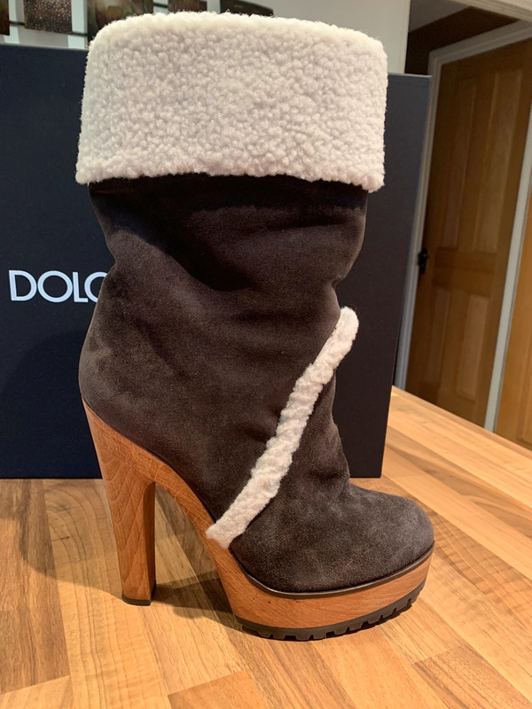 Dolce and discount gabbana suede boots